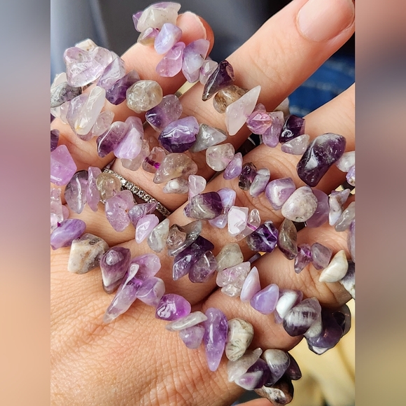 Genuine Amethyst Chip Stretch Crystal Gemstone Bracelets - Picture 2 of 4